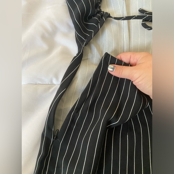 Divided Striped Form fitting dress - Picture 3 of 5